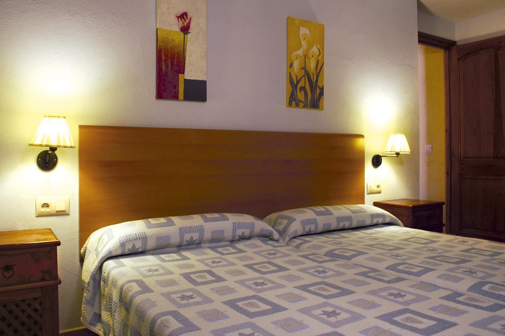 Allotjaments Placa Major-Grevol Santa Pau Zimmer foto